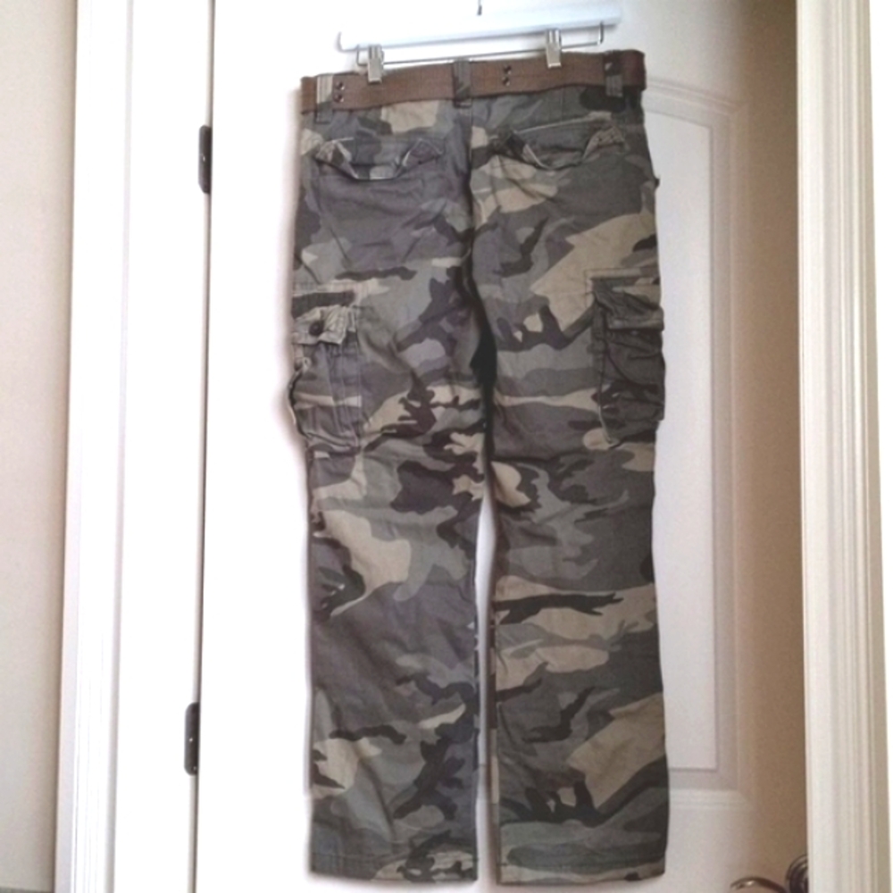 Old Navy Camouflage Cargo Pants w/Belt Size 31X30